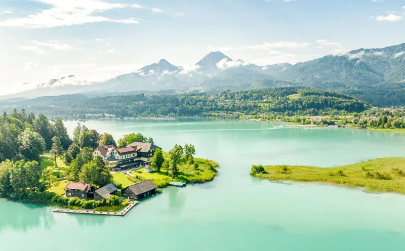 Mittagskogel on Lake Faak