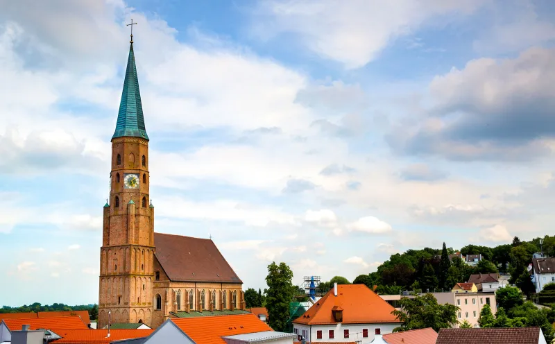 The late Gothic hall church of St. Johannes in Dingolfing