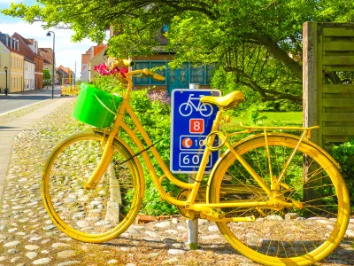 Denmark, Yellow wheels